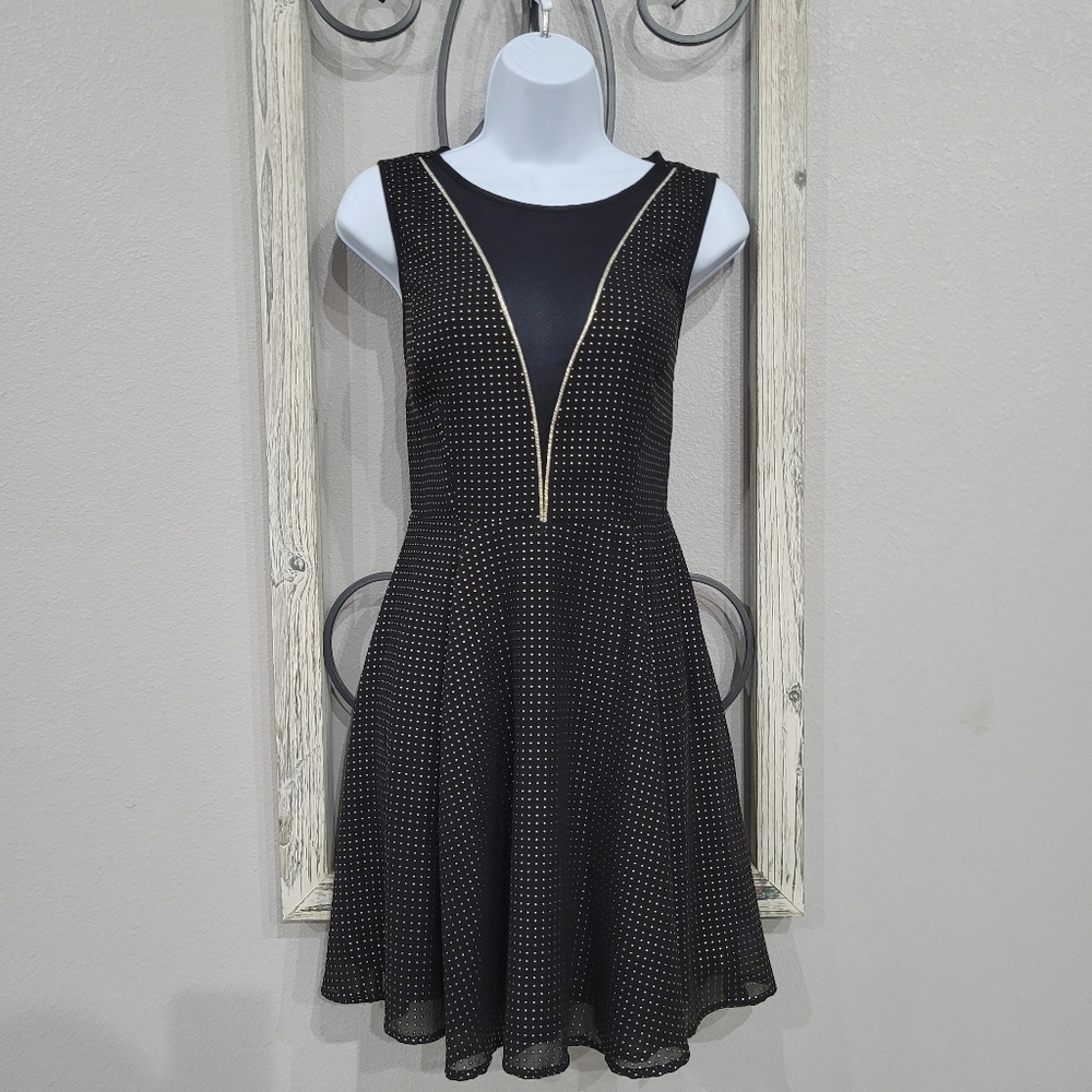 Express dress - Picture 1 of 9
